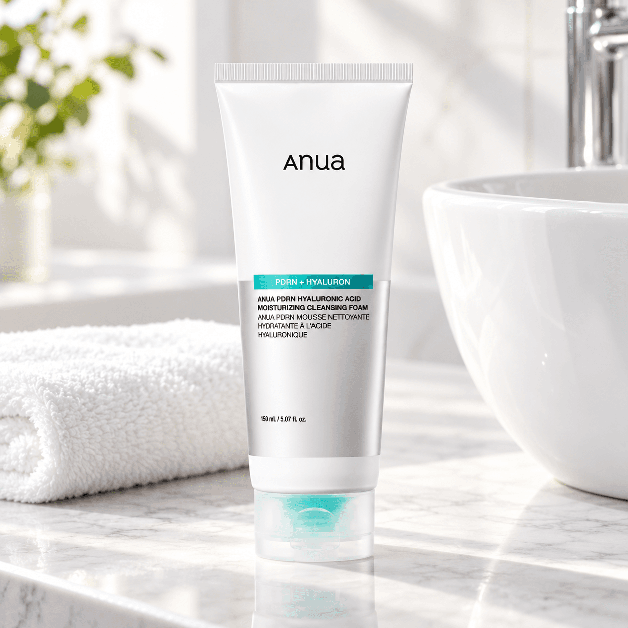 Anua PDRN Hyaluronic Cleansing Foam — Limpeza Suave 150 ml — imagem de apresentação num cenário de skincare