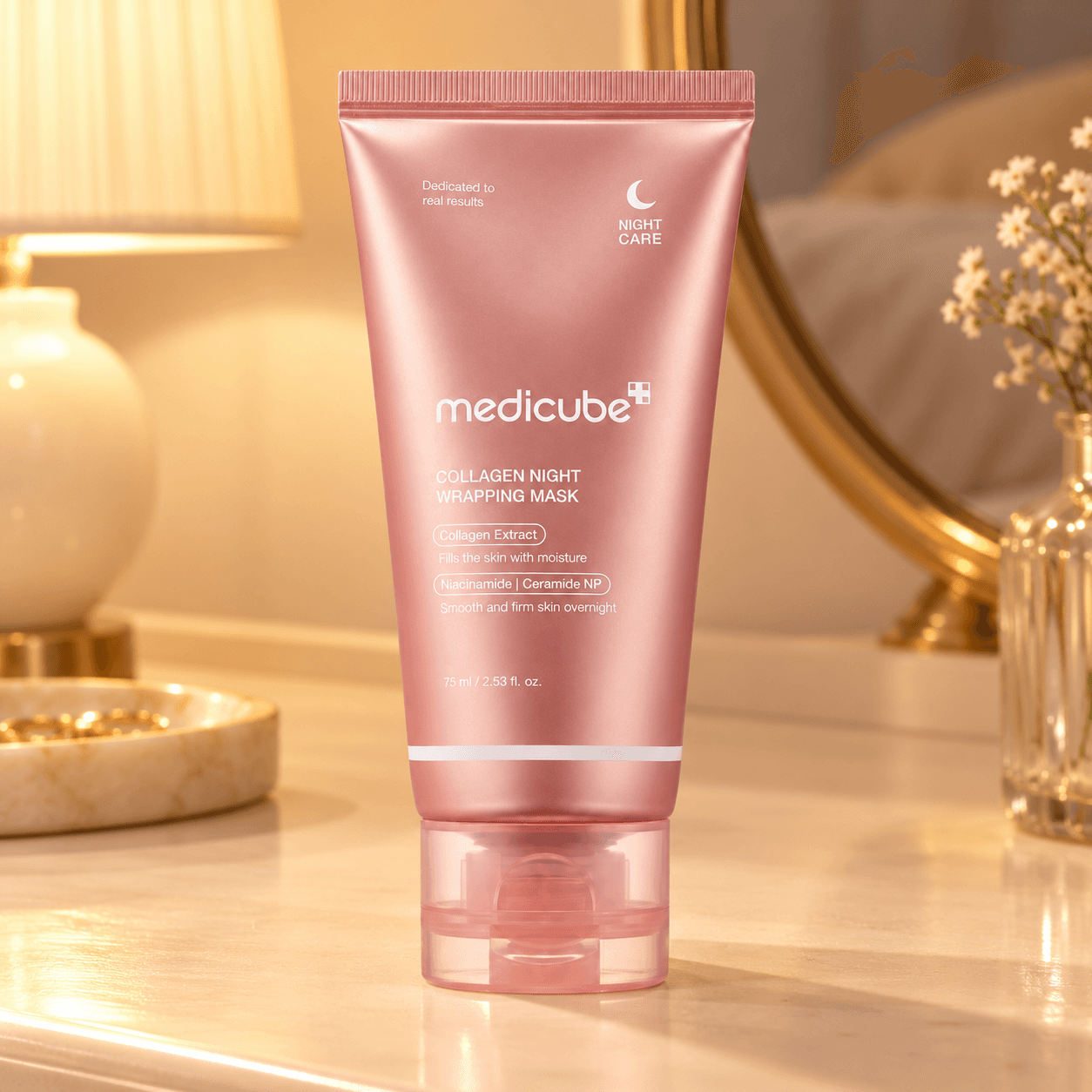 Medicube Collagen Night Wrapping Mask — Cuidado Noturno 75 ml — imagem de apresentação num cenário de skincare