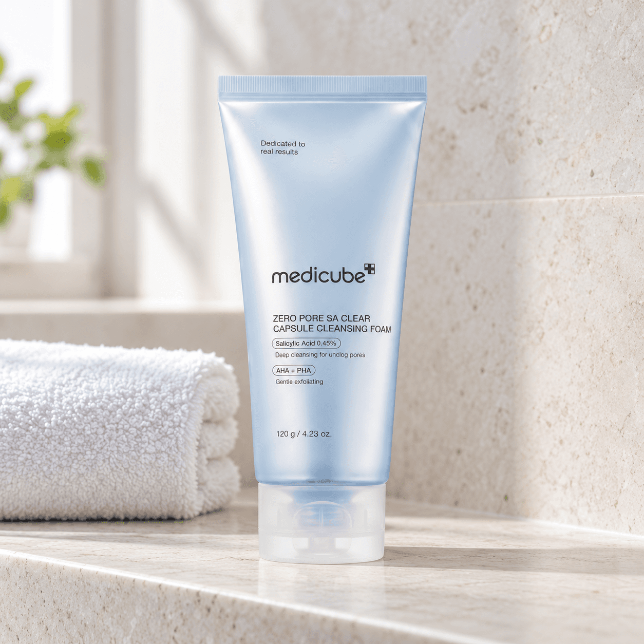 Medicube Zero Pore SA Foam — Limpeza Purificante 120 g — imagem de apresentação num cenário de skincare