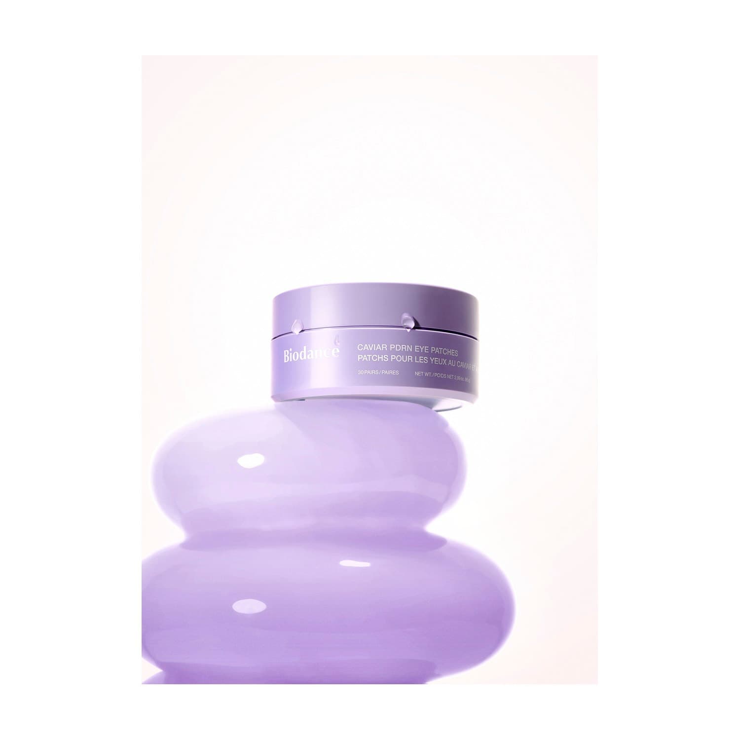 Biodance Caviar PDRN Eye Patches em contexto, boião de 30 pares