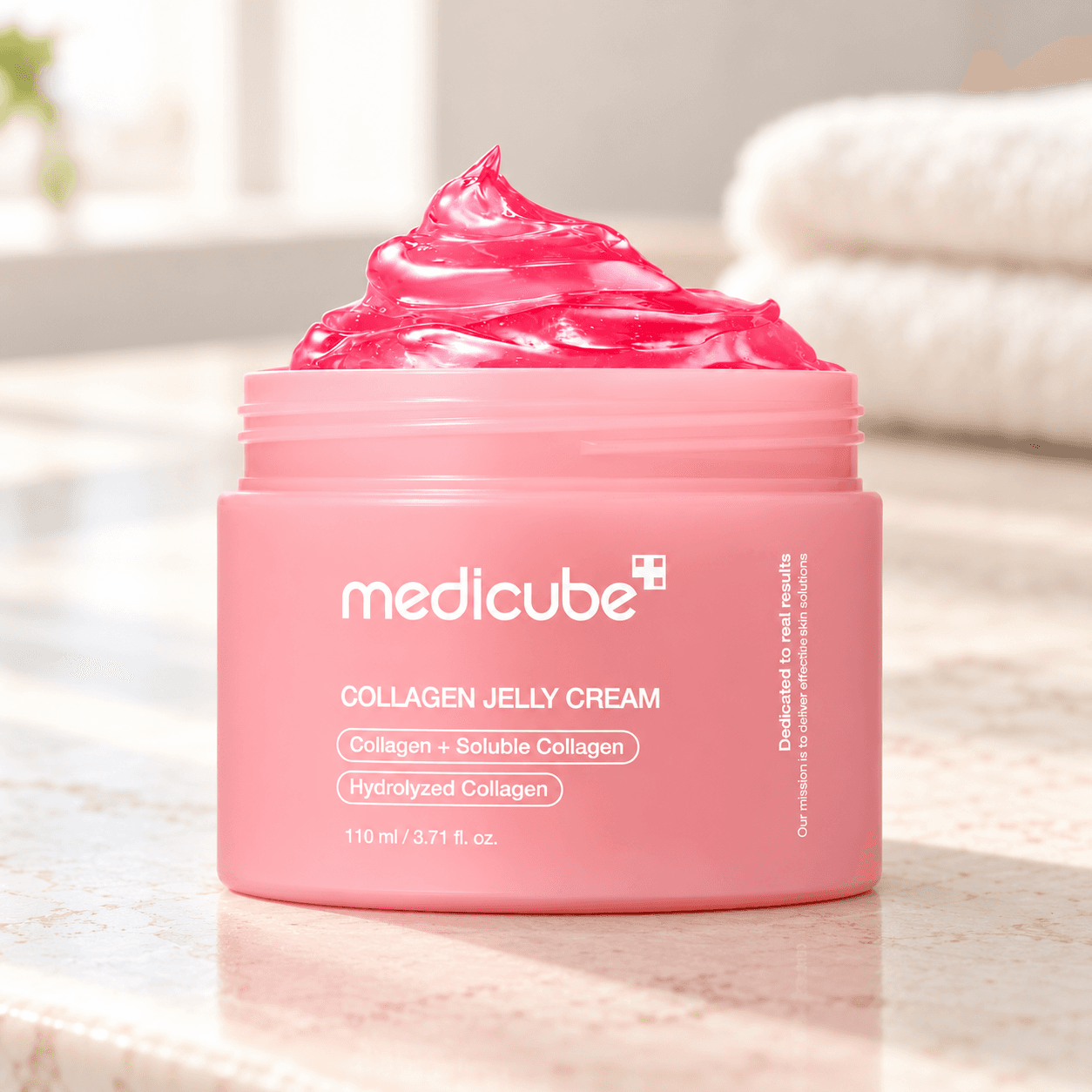 Medicube Collagen Jelly Cream — Creme Hidratante 110 ml — composição ilustrativa do produto em ambiente de cuidados de pele