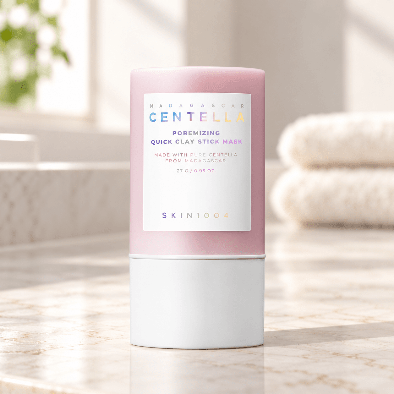 SKIN1004 Poremizing Quick Clay Stick Mask — Máscara de Argila 27 g — composição ilustrativa do produto em ambiente de cuidados de pele