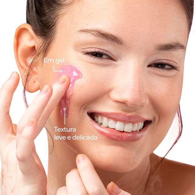 Gel de Limpeza B12 Skincare Smart GR 200 ml, aplicação do gel na pele do rosto